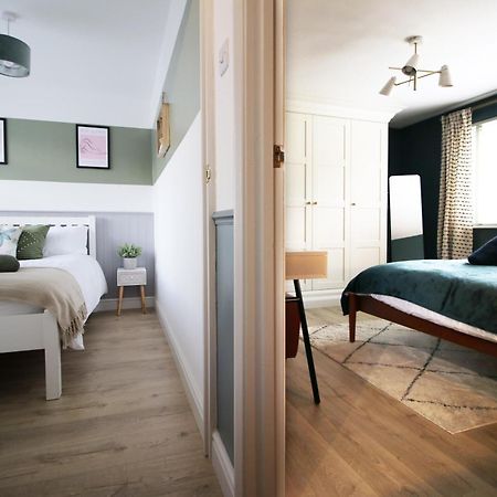 Stylish Home In Bath With Driveway Parking, 10Min From City Exterior photo