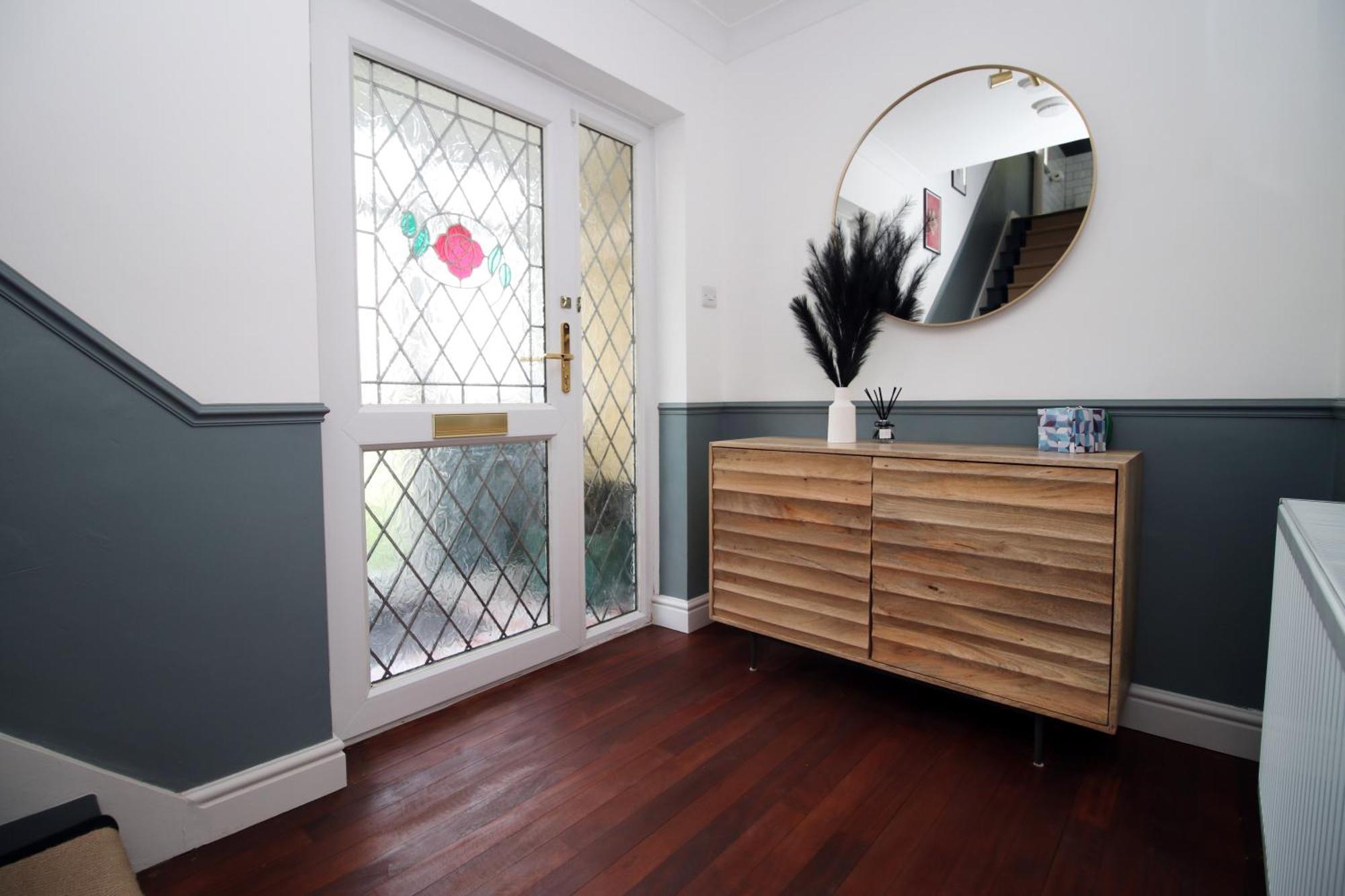 Stylish Home In Bath With Driveway Parking, 10Min From City Exterior photo
