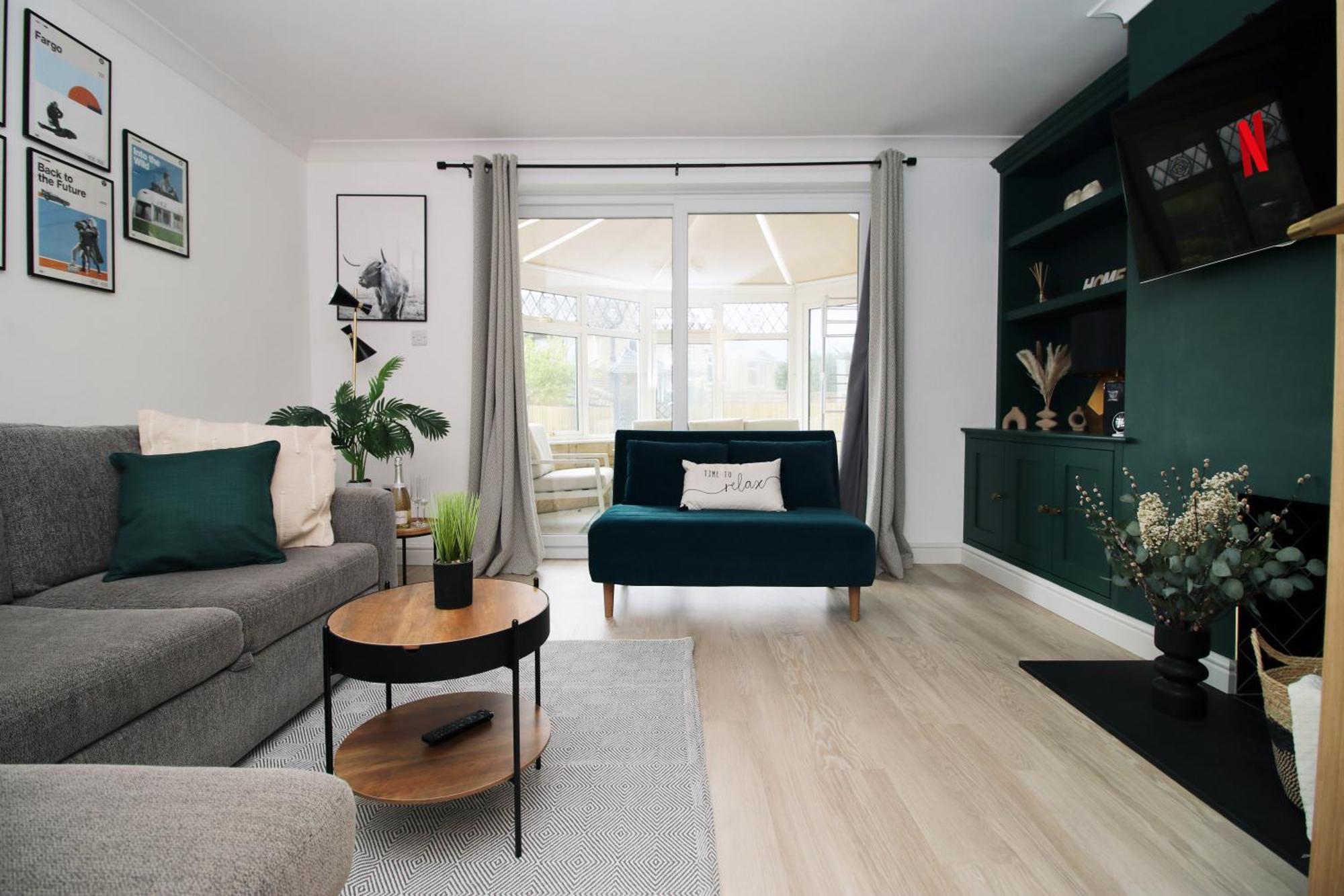 Stylish Home In Bath With Driveway Parking, 10Min From City Exterior photo