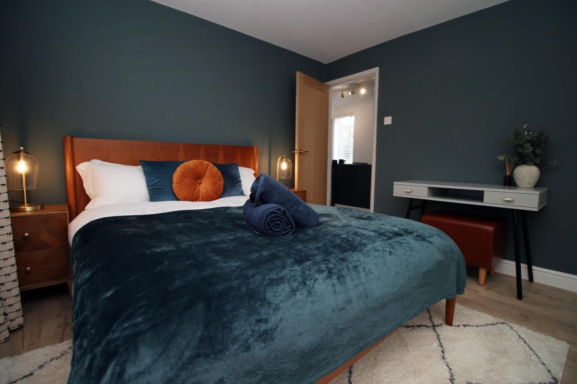 Stylish Home In Bath With Driveway Parking, 10Min From City Exterior photo