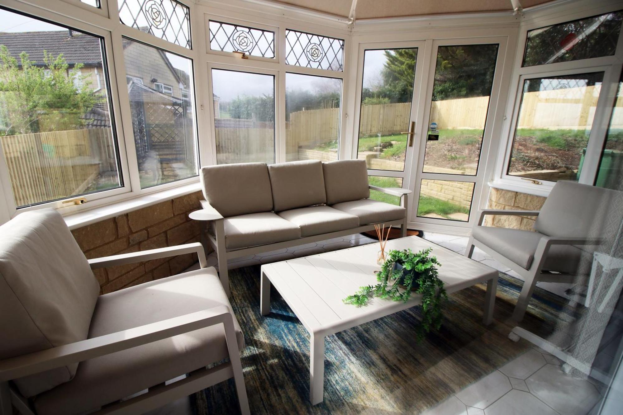 Stylish Home In Bath With Driveway Parking, 10Min From City Exterior photo