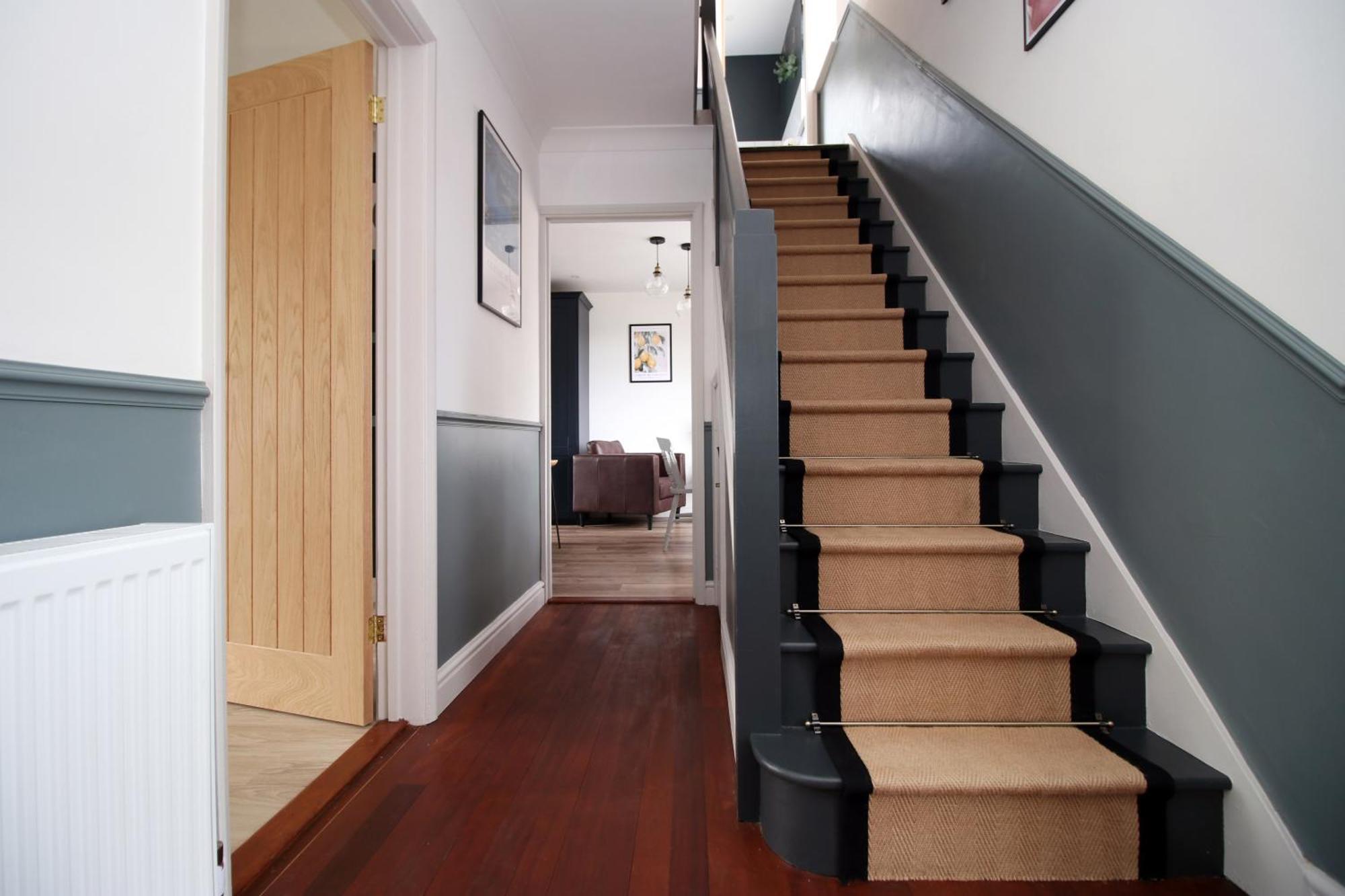 Stylish Home In Bath With Driveway Parking, 10Min From City Exterior photo